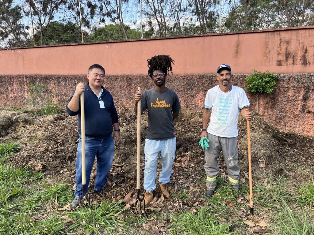 Em parceria com a startup Realixo, a Rhodia implementou o projeto Eco-Gênese em sua fábrica localizada em Santo André. Esse projeto inovador tem como objetivo transformar resíduos orgânicos gerados na fábrica, como restos de alimentos e resíduos vegetais, em adubo de alta qualidade por meio da compostagem.